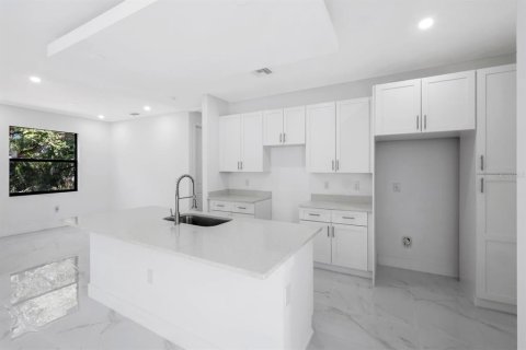 House in Lehigh Acres, Florida 3 bedrooms, 138.98 sq.m. № 2231875 - photo 9