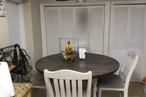 House in Miami, Florida 3 bedrooms, 140.93 sq.m. № 1953260 - photo 14