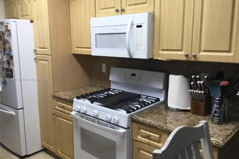 House in Miami, Florida 3 bedrooms, 140.93 sq.m. № 1953260 - photo 13