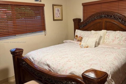 House in Miami, Florida 3 bedrooms, 140.93 sq.m. № 1953260 - photo 22