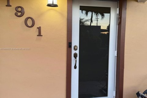 House in Miami, Florida 3 bedrooms, 140.93 sq.m. № 1953260 - photo 4