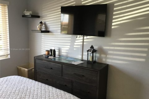 House in Miami, Florida 3 bedrooms, 140.93 sq.m. № 1953260 - photo 21