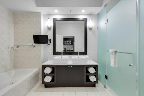 Condo in Doral, Florida, 1 bedroom  № 2061816 - photo 7