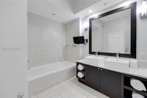 Condo in Doral, Florida, 1 bedroom  № 2061816 - photo 10