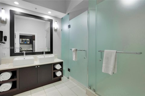 Condo in Doral, Florida, 1 bedroom  № 2061816 - photo 8