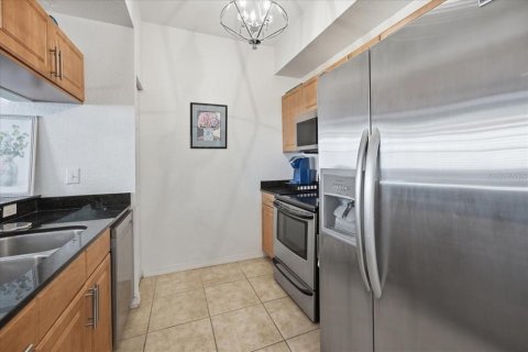 Copropriété à vendre à Sarasota, Floride: 2 chambres, 100.71 m2 № 2342017 - photo 17