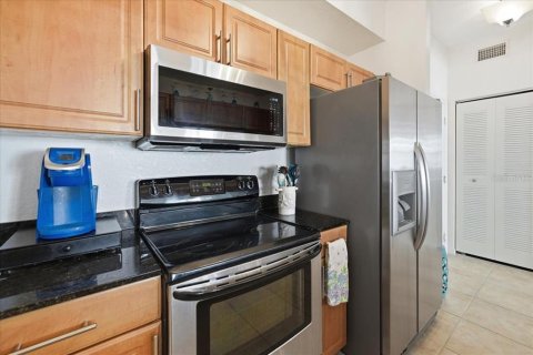 Copropriété à vendre à Sarasota, Floride: 2 chambres, 100.71 m2 № 2342017 - photo 9