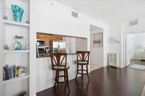 Copropriété à vendre à Sarasota, Floride: 2 chambres, 100.71 m2 № 2342017 - photo 11