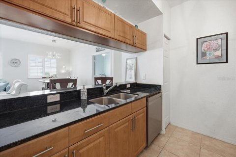 Copropriété à vendre à Sarasota, Floride: 2 chambres, 100.71 m2 № 2342017 - photo 14