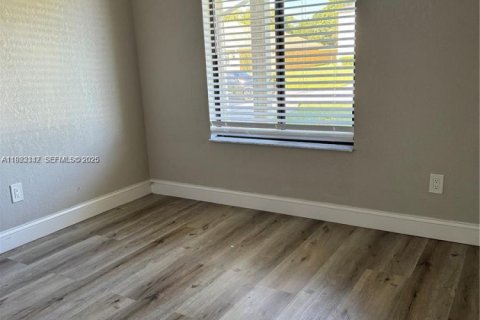 Casa en venta en Port St. Lucie, Florida, 3 dormitorios, 108.51 m2 № 1977353 - foto 12