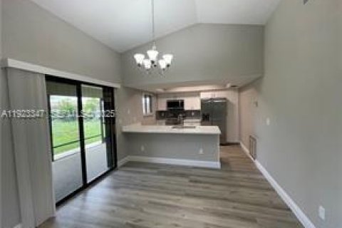 Villa ou maison à vendre à Port St. Lucie, Floride: 3 chambres, 108.51 m2 № 1977353 - photo 2