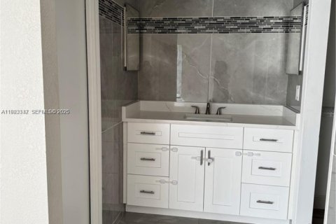 Casa en venta en Port St. Lucie, Florida, 3 dormitorios, 108.51 m2 № 1977353 - foto 20