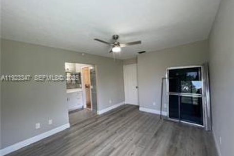 Villa ou maison à vendre à Port St. Lucie, Floride: 3 chambres, 108.51 m2 № 1977353 - photo 5