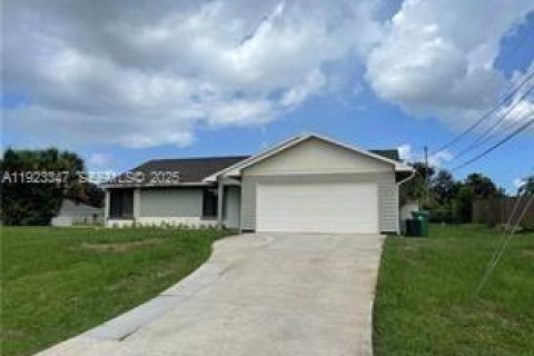 Villa ou maison à vendre à Port St. Lucie, Floride: 3 chambres, 108.51 m2 № 1977353 - photo 1