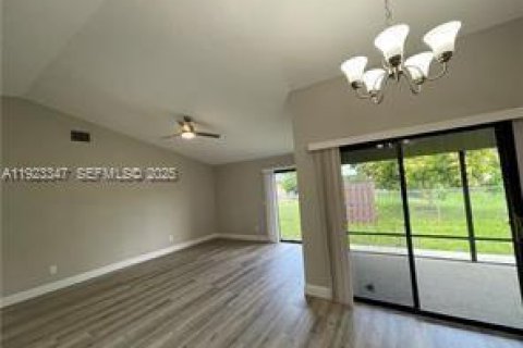 Villa ou maison à vendre à Port St. Lucie, Floride: 3 chambres, 108.51 m2 № 1977353 - photo 3