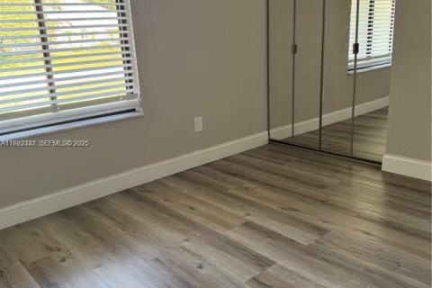 Casa en venta en Port St. Lucie, Florida, 3 dormitorios, 108.51 m2 № 1977353 - foto 11