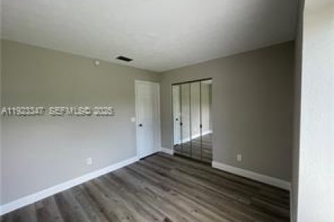 Villa ou maison à vendre à Port St. Lucie, Floride: 3 chambres, 108.51 m2 № 1977353 - photo 7