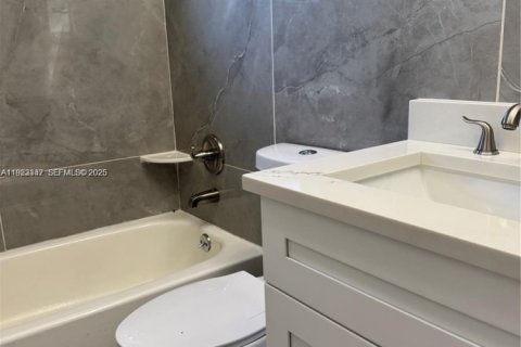 Casa en venta en Port St. Lucie, Florida, 3 dormitorios, 108.51 m2 № 1977353 - foto 17