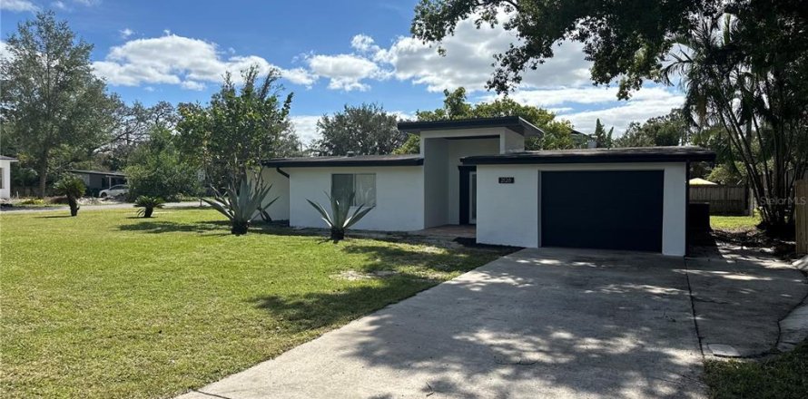 House in Winter Park, Florida 3 bedrooms, 163.51 sq.m. № 1411568