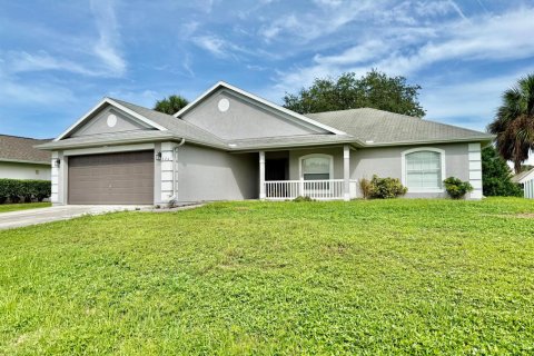 House in Sebastian, Florida 3 bedrooms, 161 sq.m. № 2368445