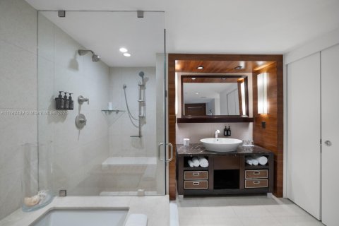 Condo in Miami Beach, Florida, 1 bedroom  № 1667478 - photo 26