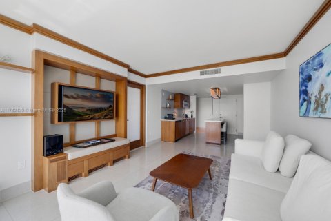 Condo in Miami Beach, Florida, 1 bedroom  № 1667478 - photo 15