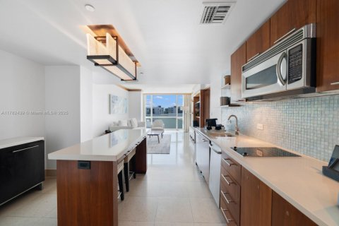 Condo in Miami Beach, Florida, 1 bedroom  № 1667478 - photo 16
