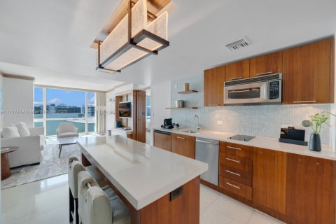Condo in Miami Beach, Florida, 1 bedroom  № 1667478 - photo 12