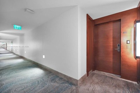Condo in Miami Beach, Florida, 1 bedroom  № 1667478 - photo 11