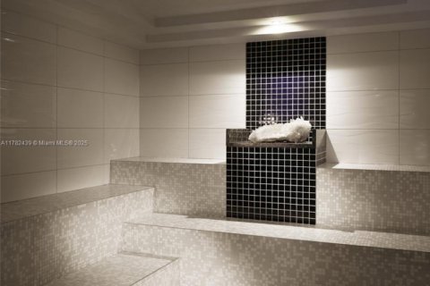 Condo in Miami Beach, Florida, 1 bedroom  № 1667478 - photo 3