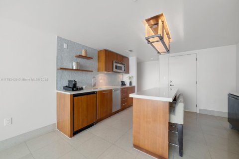 Condo in Miami Beach, Florida, 1 bedroom  № 1667478 - photo 18