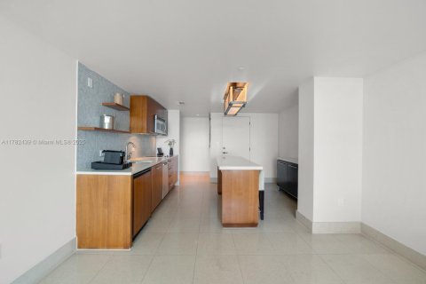 Condo in Miami Beach, Florida, 1 bedroom  № 1667478 - photo 17