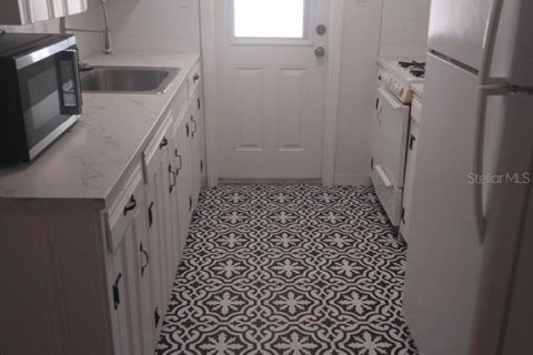 Apartamento en alquiler en Saint Petersburg, Florida, 1 dormitorio, 52.95 m2 № 1608350 - foto 1