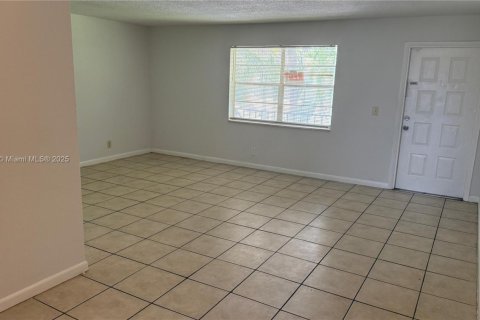 Copropriété à louer à Lauderhill, Floride: 1 chambre, 68.75 m2 № 1936912 - photo 6