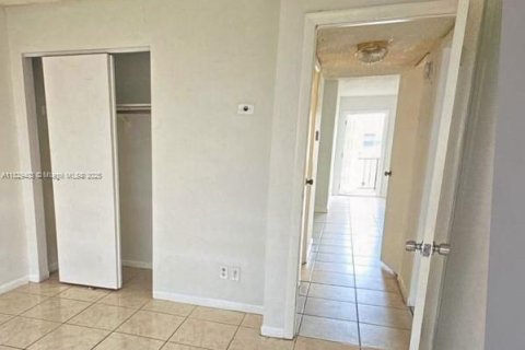 Copropriété à louer à Lauderhill, Floride: 1 chambre, 68.75 m2 № 1936912 - photo 5