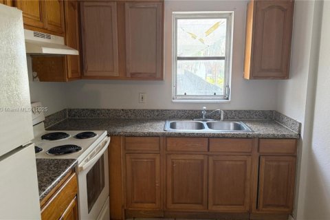 Copropriété à louer à Lauderhill, Floride: 1 chambre, 68.75 m2 № 1936912 - photo 4