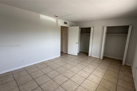 Copropriété à louer à Lauderhill, Floride: 1 chambre, 68.75 m2 № 1936912 - photo 7