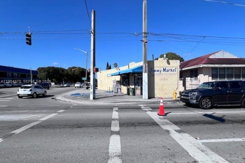 Commercial property in Miami, Florida № 2026887 - photo 8