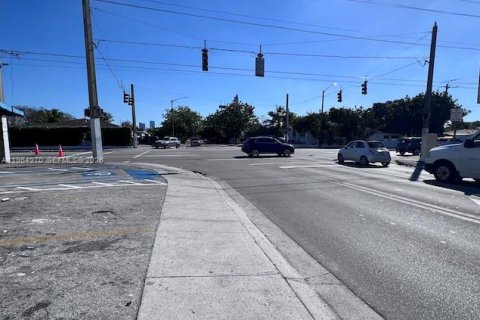 Commercial property in Miami, Florida № 2026887 - photo 9