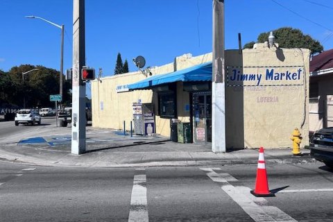 Commercial property in Miami, Florida № 2026887 - photo 7