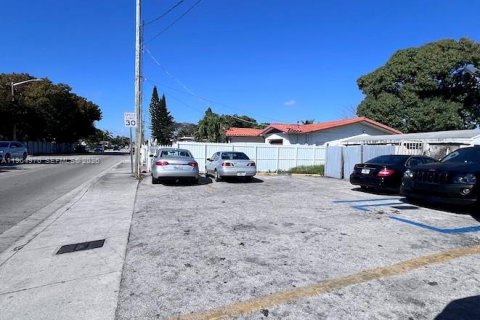 Commercial property in Miami, Florida № 2026887 - photo 3