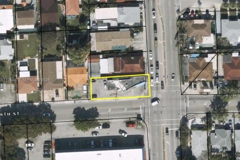 Commercial property in Miami, Florida № 2026887