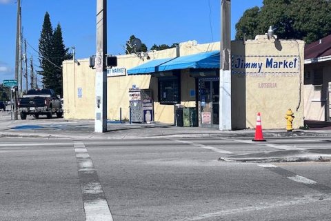 Commercial property in Miami, Florida № 2026887 - photo 2