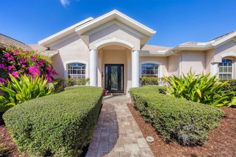 House in Lakewood Ranch, Florida 3 bedrooms, 224.54 sq.m. № 1569704 - photo 1