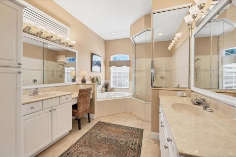 House in Lakewood Ranch, Florida 3 bedrooms, 224.54 sq.m. № 1569704 - photo 18