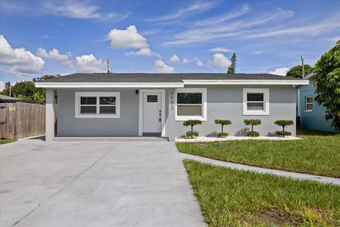 Casa en Saint Petersburg, Florida 5 dormitorios, 165.18 m2 № 2363280