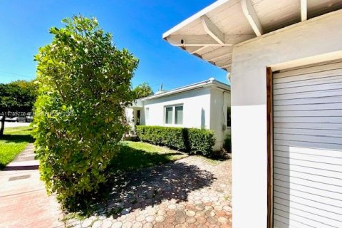 Casa en venta en Miami Beach, Florida, 3 dormitorios, 186.83 m2 № 1940773 - foto 4