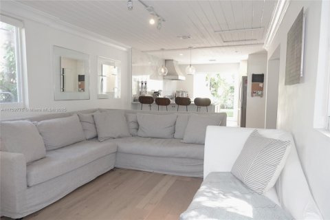 Casa en venta en Miami Beach, Florida, 3 dormitorios, 186.83 m2 № 1940773 - foto 12