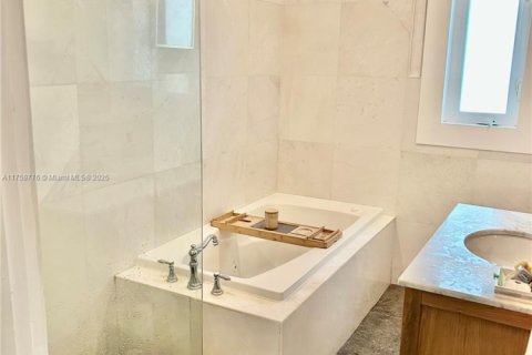 Casa en venta en Miami Beach, Florida, 3 dormitorios, 186.83 m2 № 1940773 - foto 14