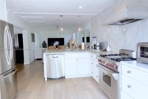 Casa en venta en Miami Beach, Florida, 3 dormitorios, 186.83 m2 № 1940773 - foto 7